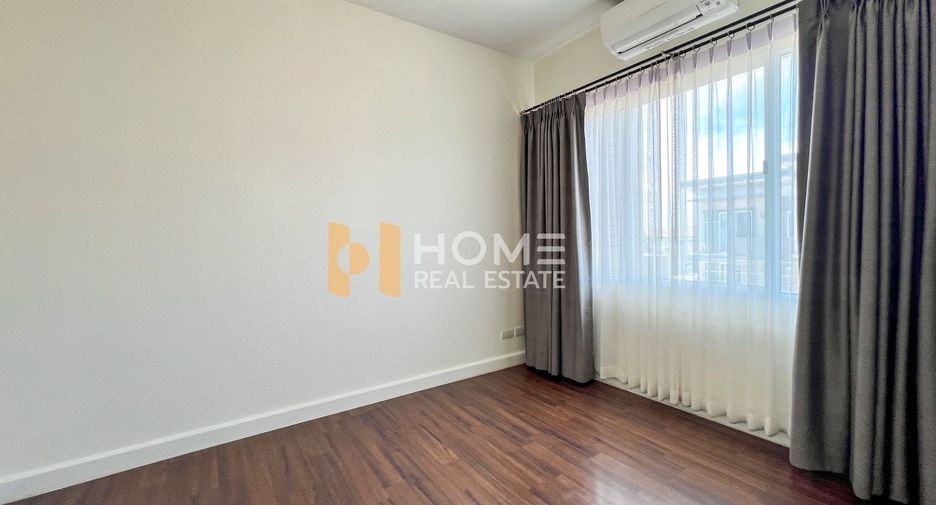 For sale 3 bedrooms townhouse in Bang Kapi, Bangkok