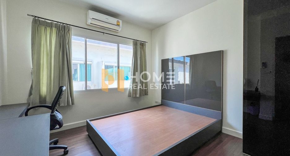 For sale 3 bedrooms townhouse in Bang Kapi, Bangkok