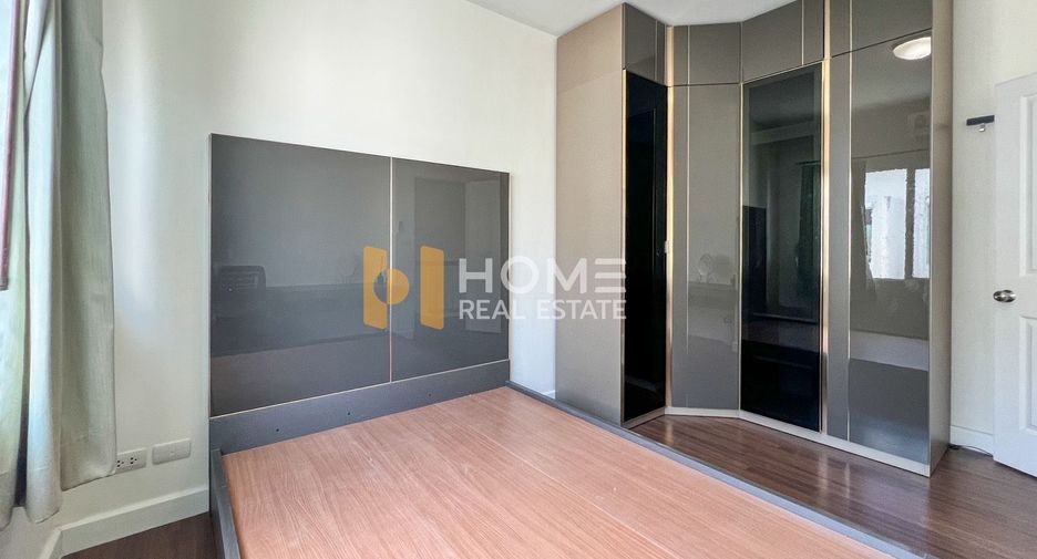 For sale 3 bedrooms townhouse in Bang Kapi, Bangkok