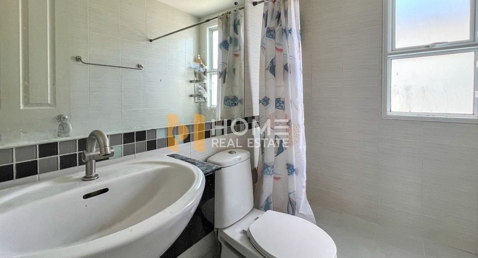 For sale 3 bedrooms townhouse in Bang Kapi, Bangkok
