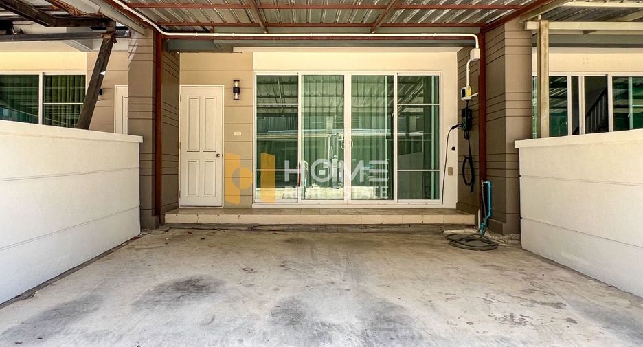 For sale 3 bedrooms townhouse in Bang Kapi, Bangkok