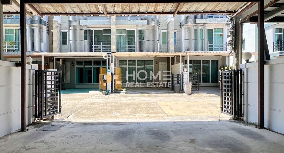 For sale 3 bedrooms townhouse in Bang Kapi, Bangkok
