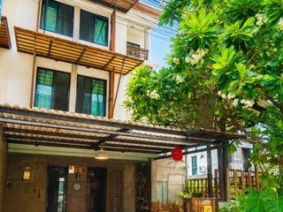 出售 4 卧室 联排别墅 在 Lat Phrao, 曼谷
