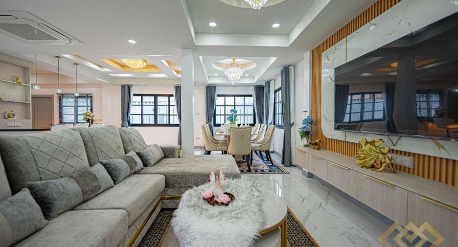 For sale 4 bedrooms house in East Pattaya, Pattaya
