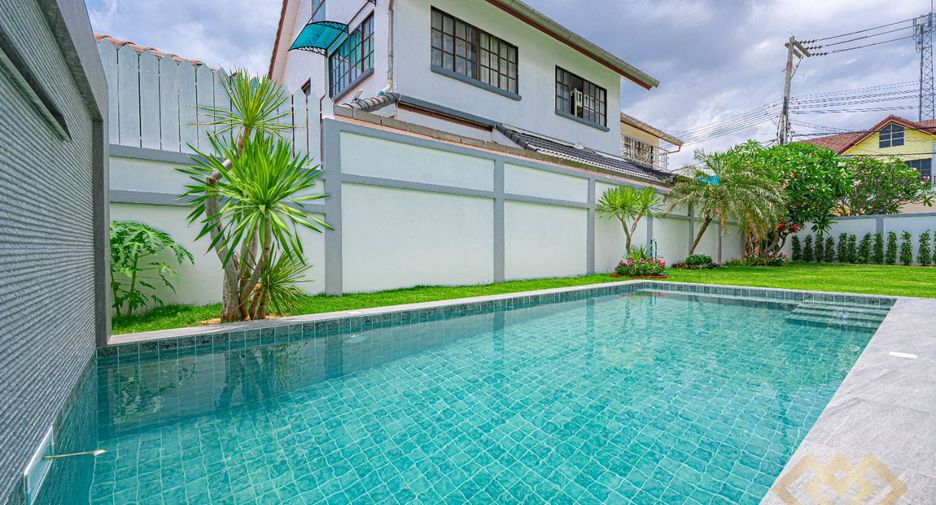 For sale 4 bedrooms house in East Pattaya, Pattaya