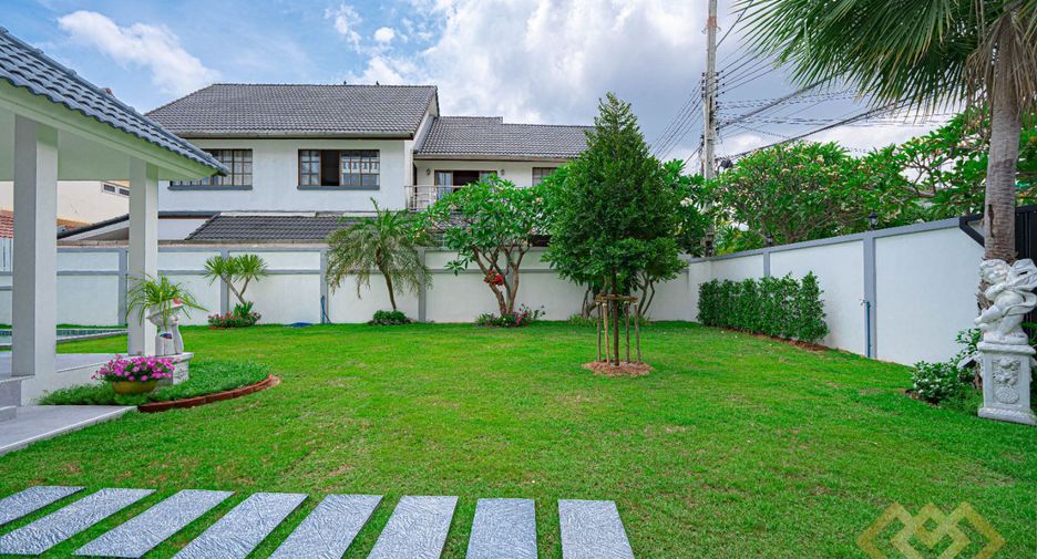 For sale 4 bedrooms house in East Pattaya, Pattaya