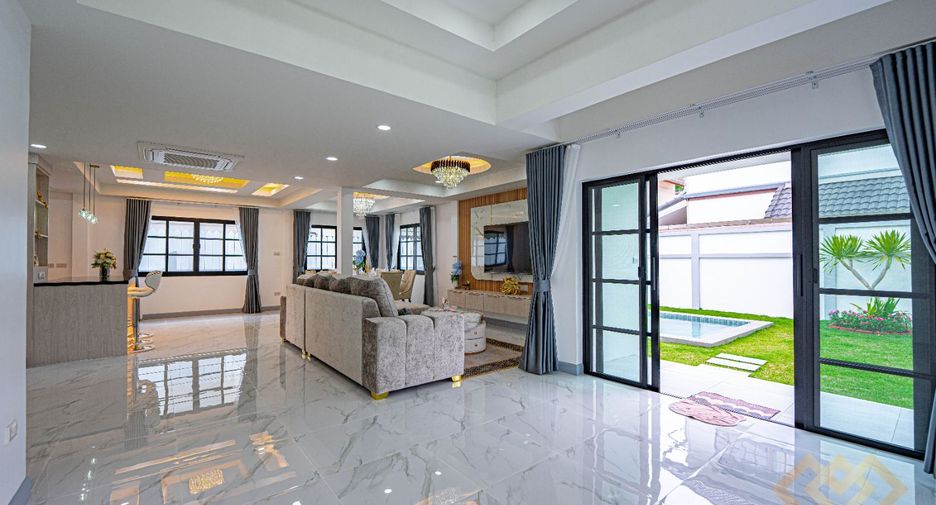 For sale 4 bedrooms house in East Pattaya, Pattaya