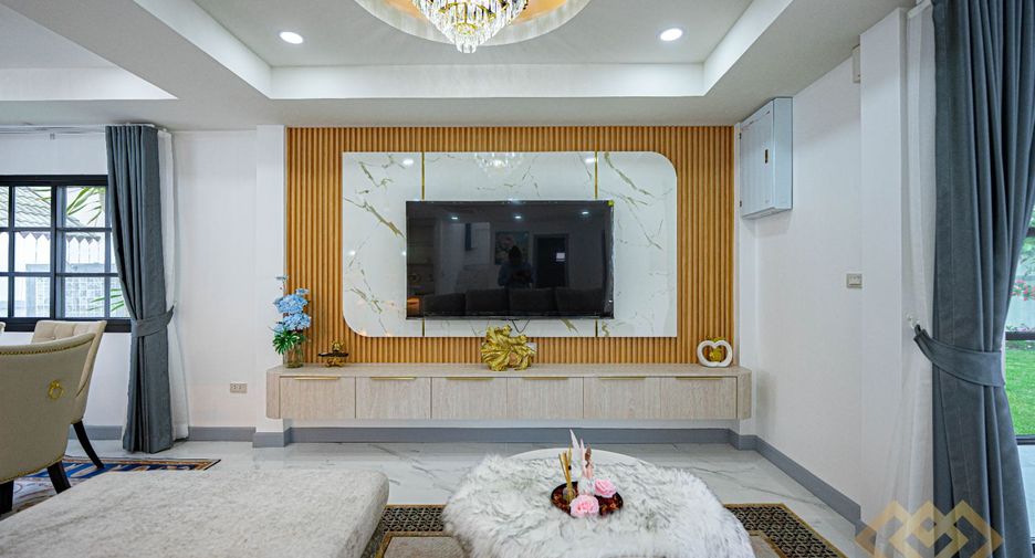 For sale 4 bedrooms house in East Pattaya, Pattaya