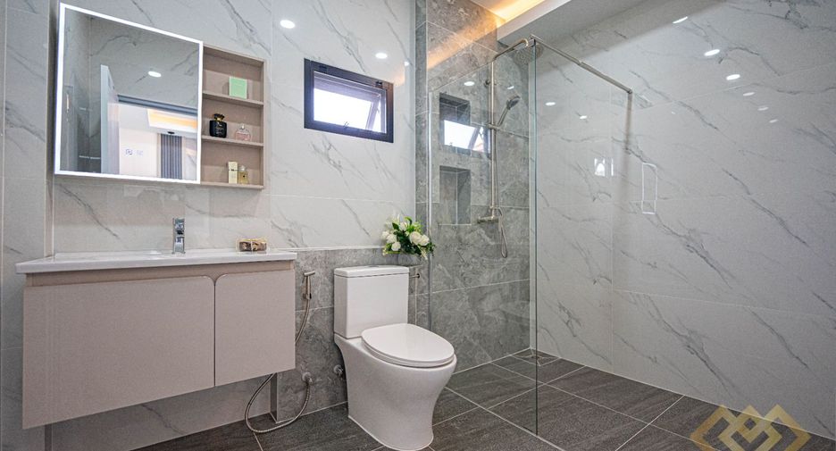 For sale 4 bedrooms house in East Pattaya, Pattaya