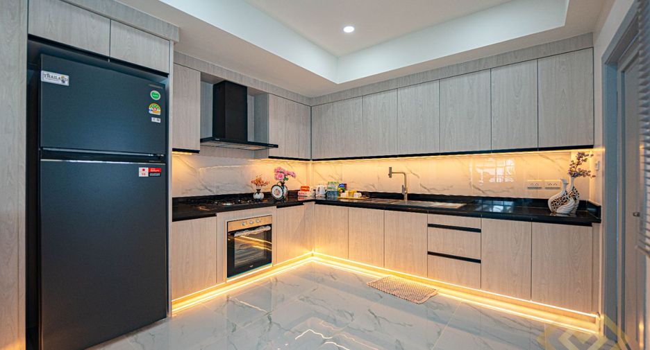 For sale 4 bedrooms house in East Pattaya, Pattaya