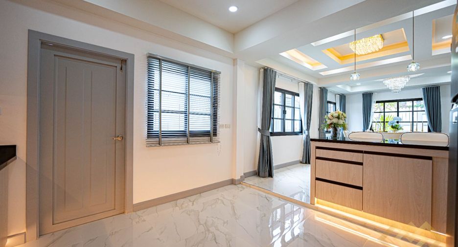 For sale 4 bedrooms house in East Pattaya, Pattaya