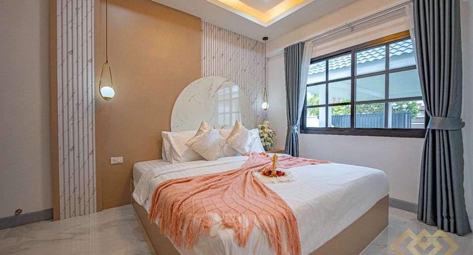For sale 4 bedrooms house in East Pattaya, Pattaya