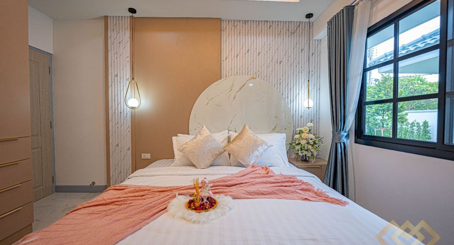 For sale 4 bedrooms house in East Pattaya, Pattaya