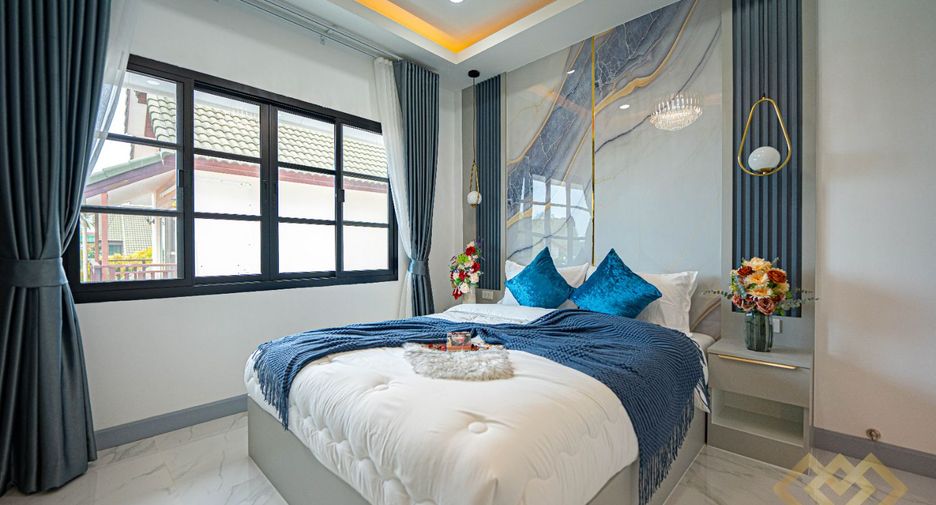 For sale 4 bedrooms house in East Pattaya, Pattaya