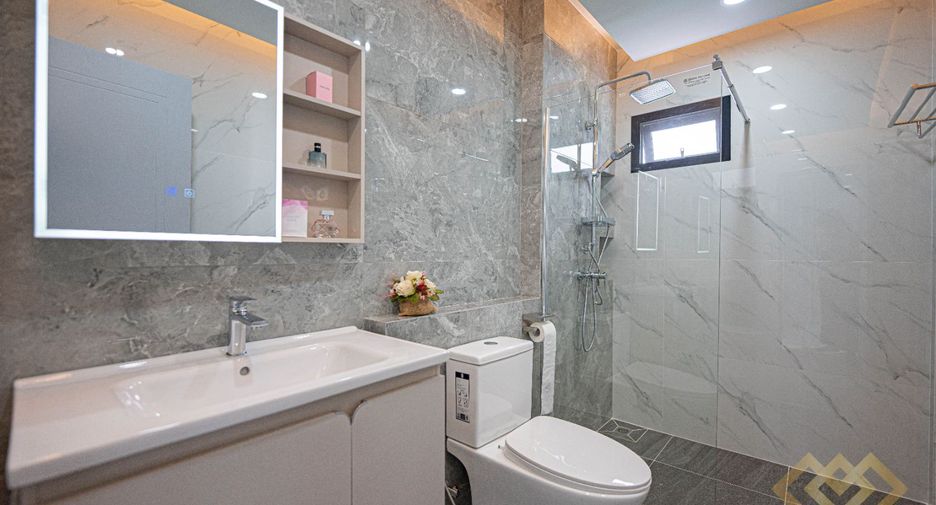 For sale 4 bedrooms house in East Pattaya, Pattaya