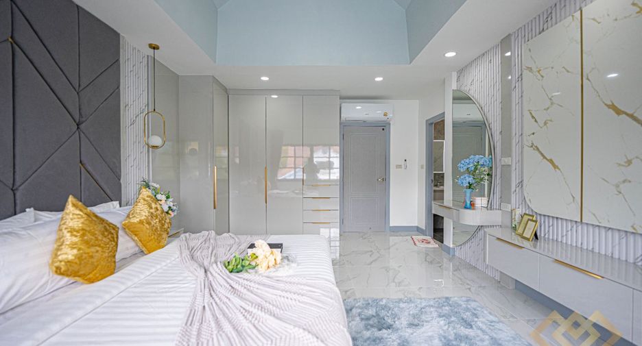 For sale 4 bedrooms house in East Pattaya, Pattaya