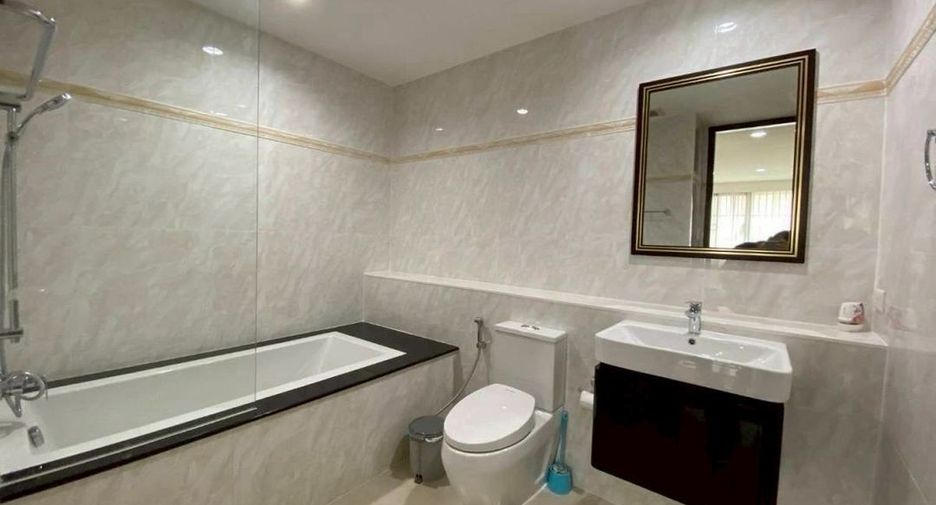 Condo en alquiler de 3 habitaciones en Khlong Toei, Bangkok