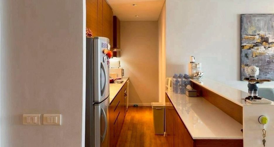 For rent 3 bedrooms condo in Khlong Toei, Bangkok