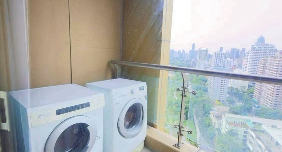 For rent 3 bedrooms condo in Khlong Toei, Bangkok