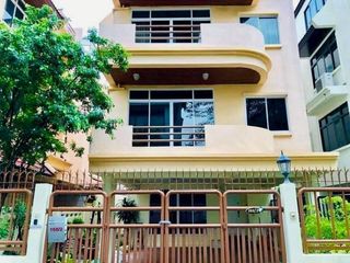 出租 4 卧室 独立屋 在 Watthana, 曼谷