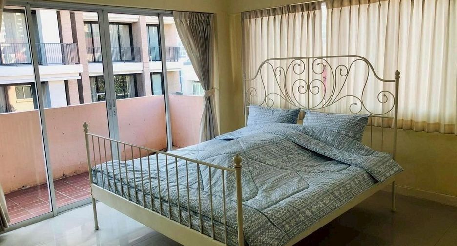 For rent 4 bedrooms house in Watthana, Bangkok