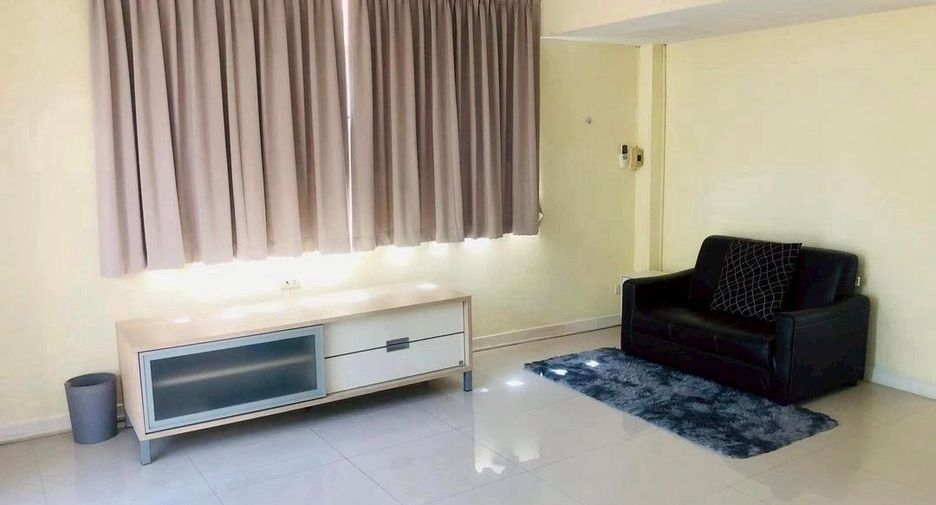 For rent 4 bedrooms house in Watthana, Bangkok