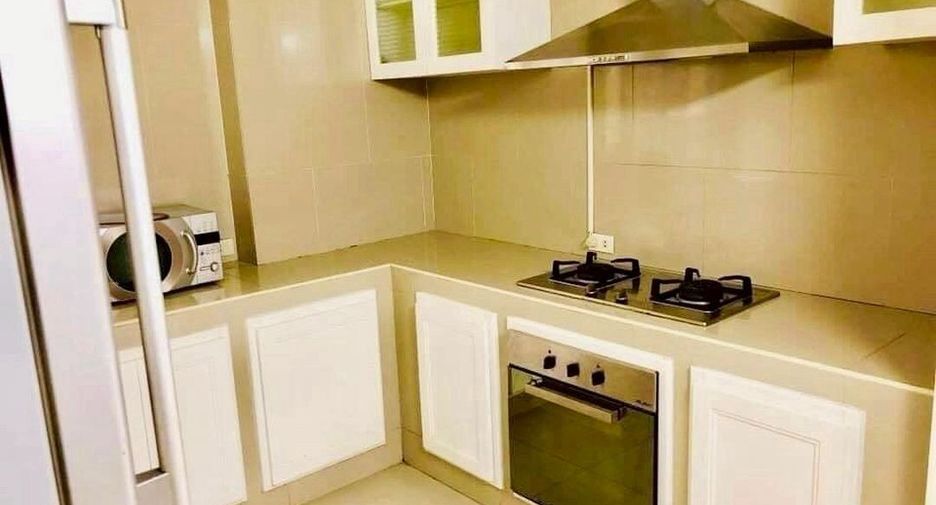 For rent 4 bedrooms house in Watthana, Bangkok