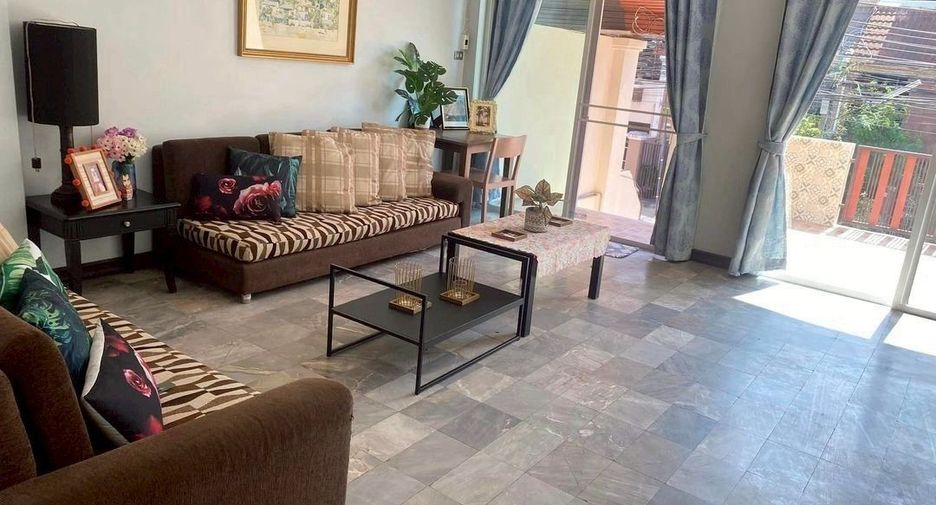 For rent 4 bedrooms townhouse in Prawet, Bangkok