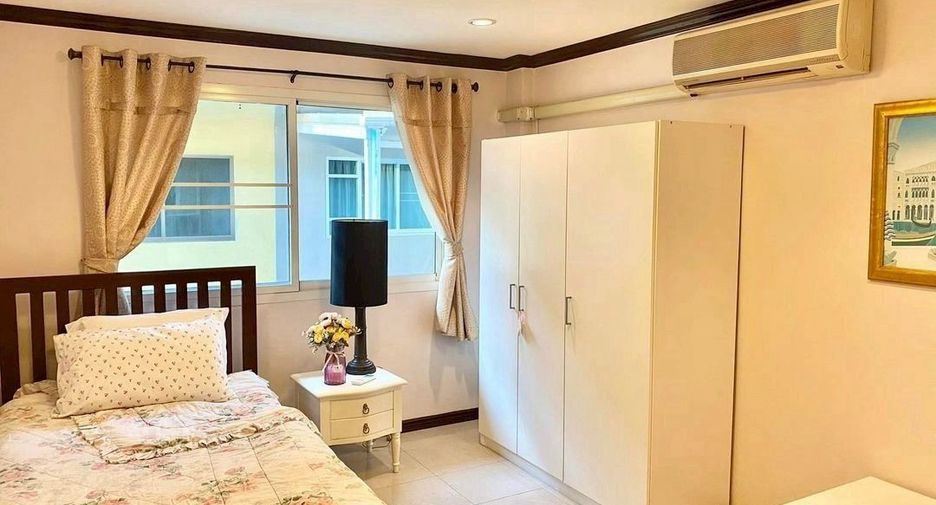 For rent 4 bedrooms townhouse in Prawet, Bangkok