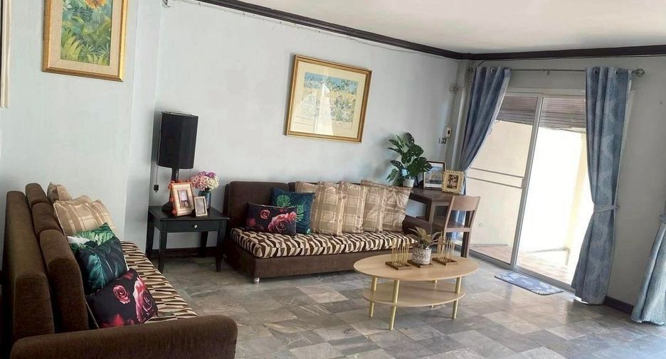 For rent 4 bedrooms townhouse in Prawet, Bangkok