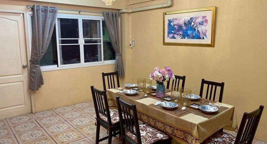 For rent 4 bedrooms townhouse in Prawet, Bangkok