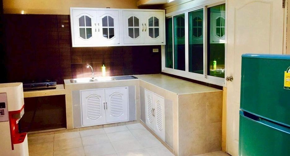 For rent 4 bedrooms townhouse in Prawet, Bangkok