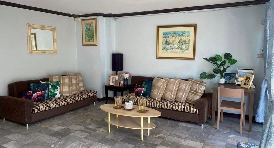 For rent 4 bedrooms townhouse in Prawet, Bangkok