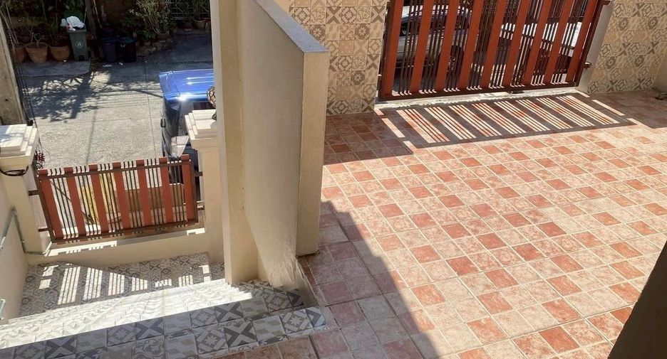 For rent 4 bedrooms townhouse in Prawet, Bangkok
