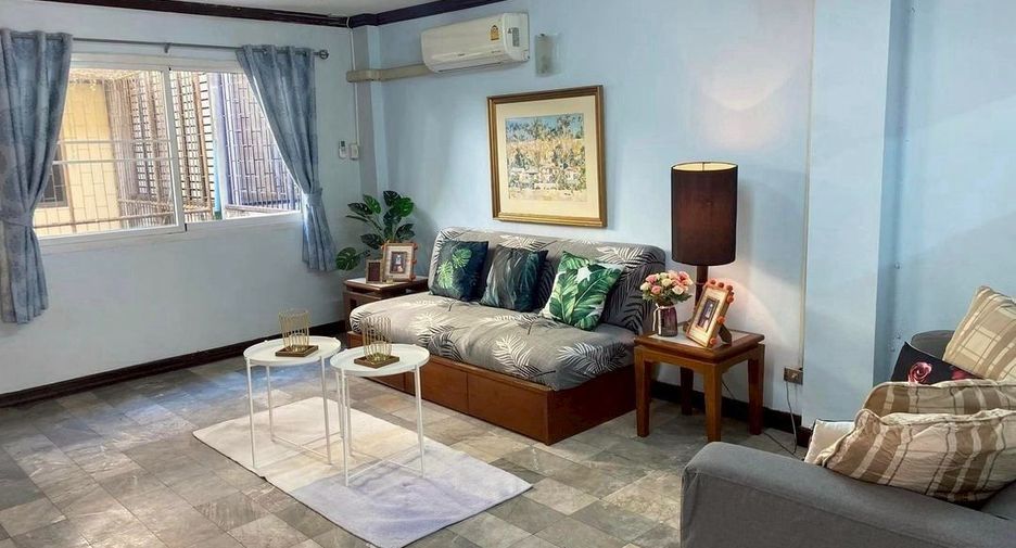 For rent 4 bedrooms townhouse in Prawet, Bangkok
