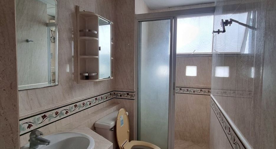 For rent 2 bedrooms condo in Ratchathewi, Bangkok
