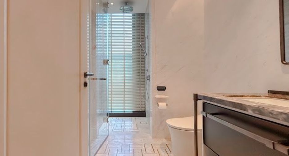For rent 3 bedrooms condo in Sathon, Bangkok