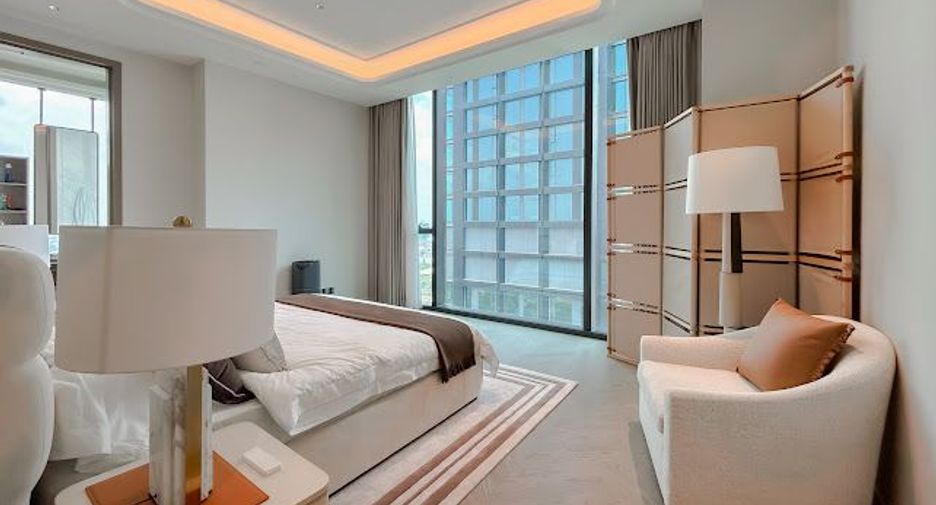 For rent 3 bedrooms condo in Sathon, Bangkok