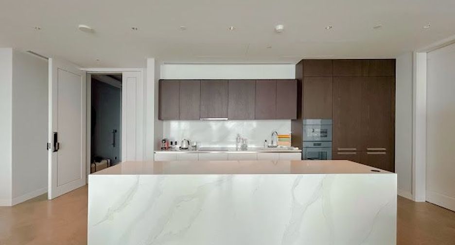 For rent 3 bedrooms condo in Sathon, Bangkok