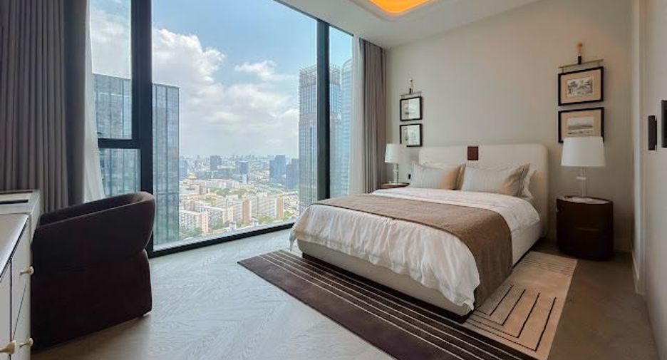 For rent 3 bedrooms condo in Sathon, Bangkok