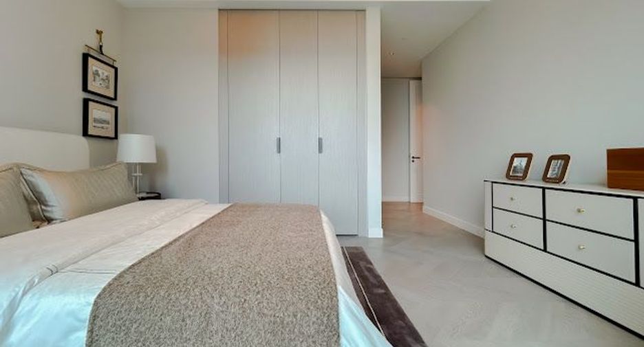 For rent 3 bedrooms condo in Sathon, Bangkok