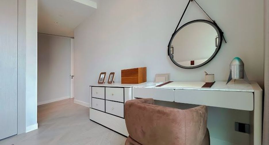 For rent 3 bedrooms condo in Sathon, Bangkok
