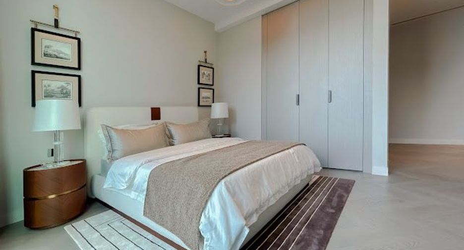 For rent 3 bedrooms condo in Sathon, Bangkok