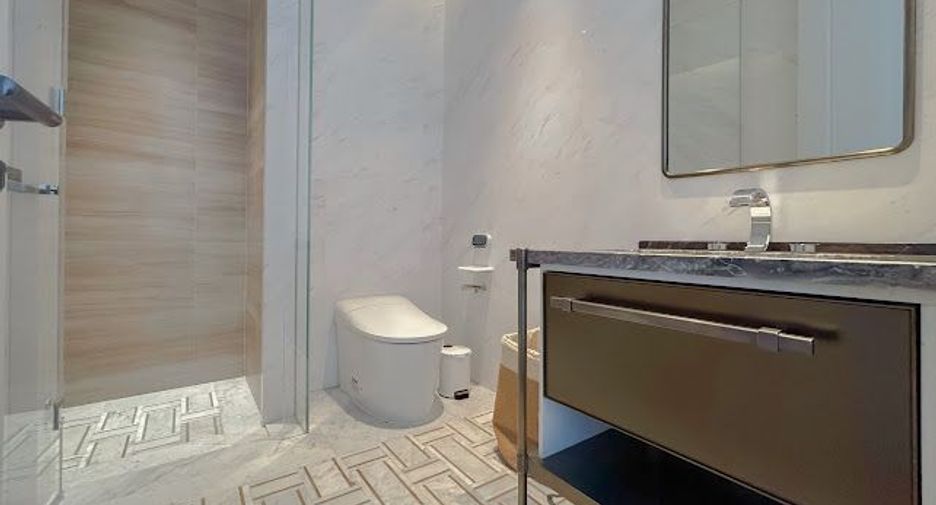 For rent 3 bedrooms condo in Sathon, Bangkok
