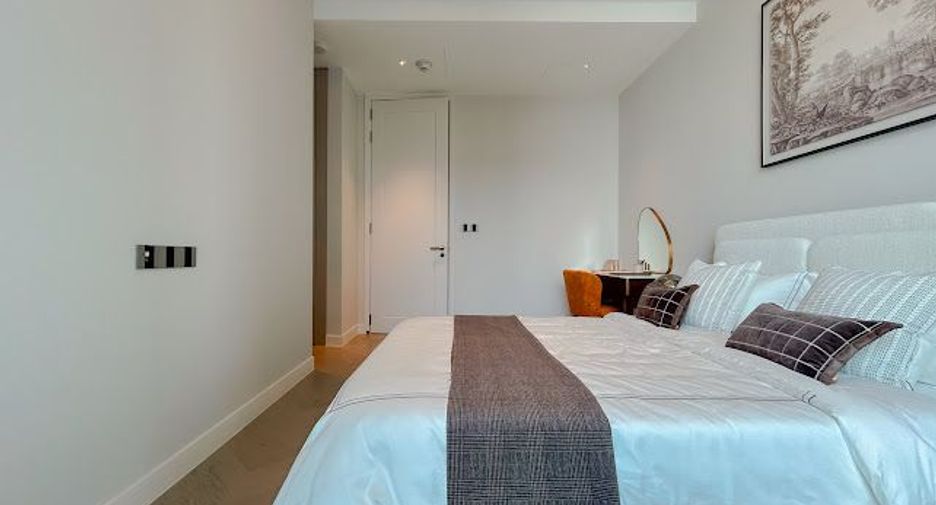 For rent 3 bedrooms condo in Sathon, Bangkok