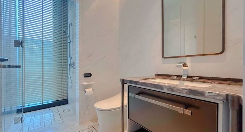 For rent 3 bedrooms condo in Sathon, Bangkok