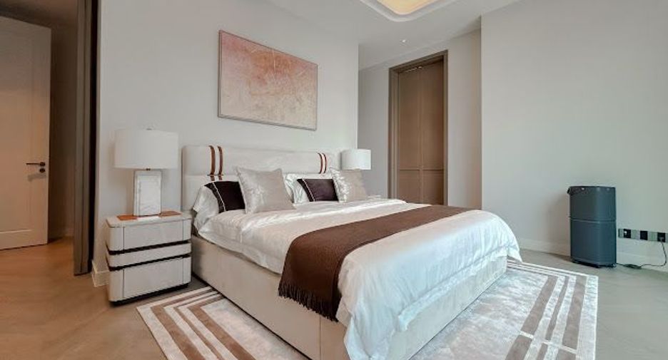 For rent 3 bedrooms condo in Sathon, Bangkok