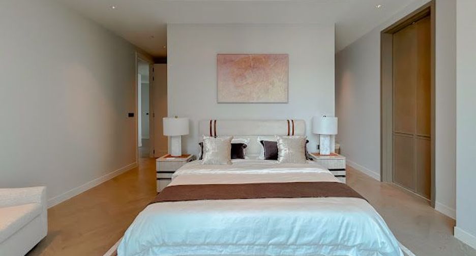 For rent 3 bedrooms condo in Sathon, Bangkok