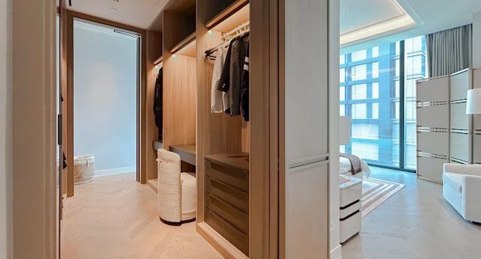 For rent 3 bedrooms condo in Sathon, Bangkok