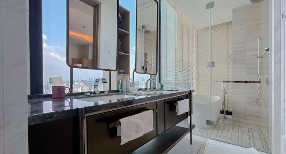 For rent 3 bedrooms condo in Sathon, Bangkok